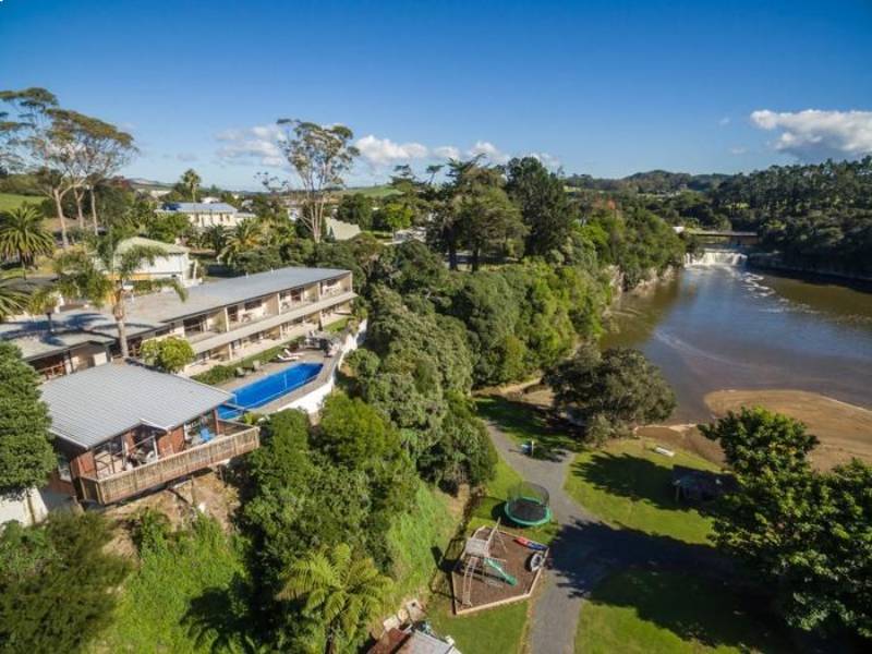 Waterfalls Estate