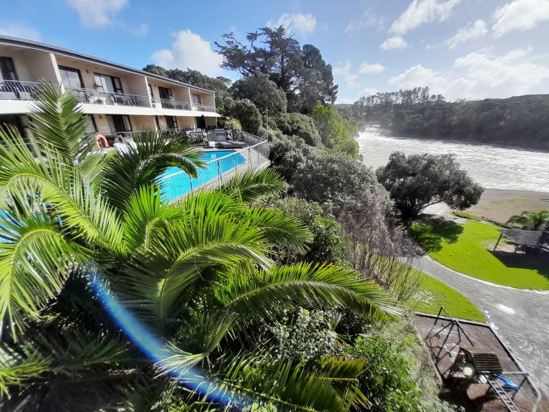 Waterfalls Estate Motel