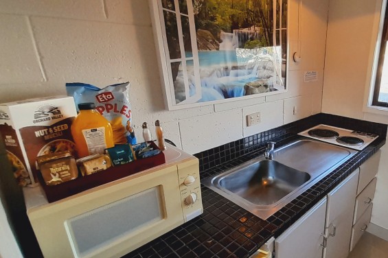 Queen Studio Apartment kitchen