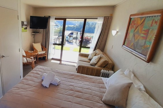 Queen Studio Apartment