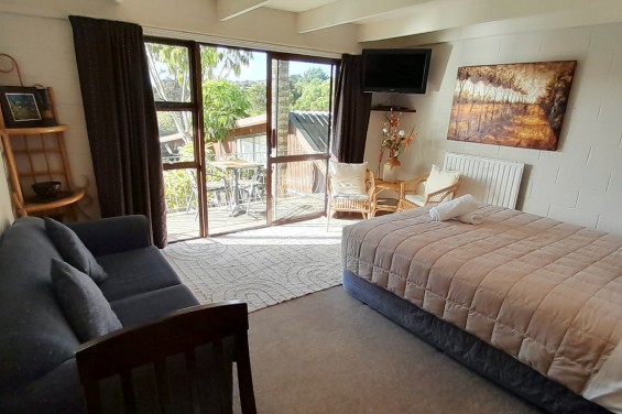 King Studio bedroom