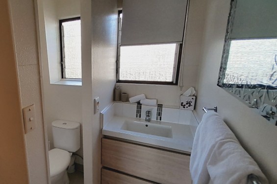 Studio Plus Apartment bathroom