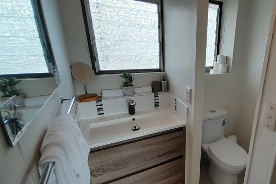 Studio Plus Apartment bathroom