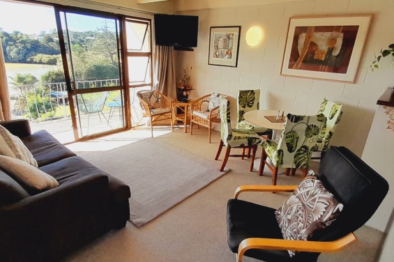 2-Bedroom Units lounge